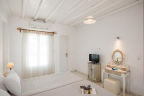 Olga's Studio, A Hidden Gem near Ornos Beach
